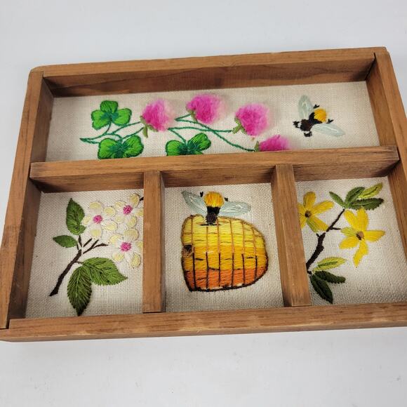 Vtg Bucilla Completed Creative Needlecraft Making Honey Shadow Box Hutch Bee - Picture 6 of 10